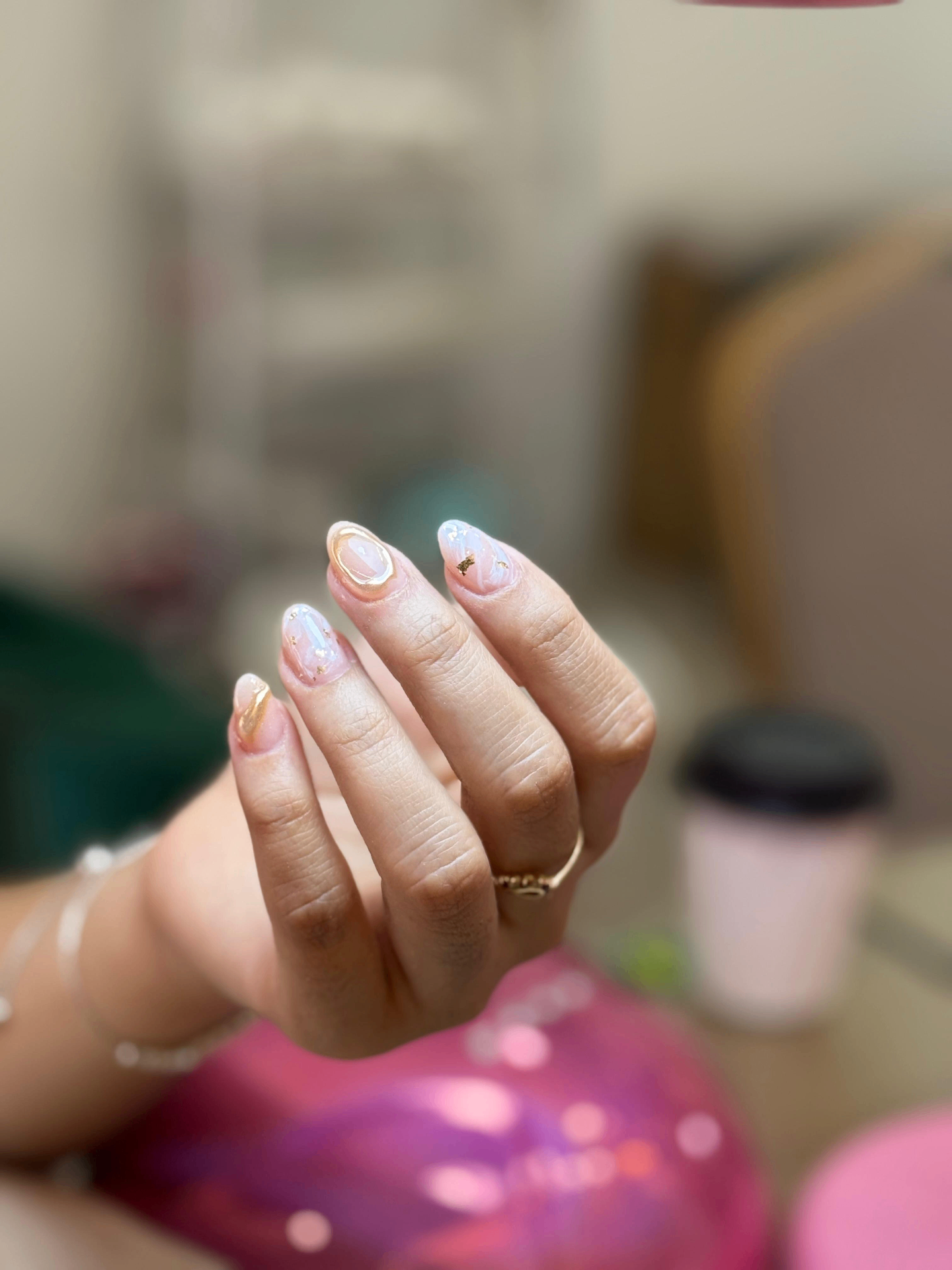 Nude con detalles dorados